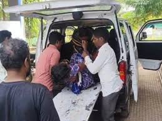 seoni, Auto of devotees , Narmada overturned