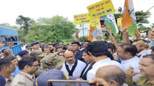 balaghat, Police stopped, Congress workers  
