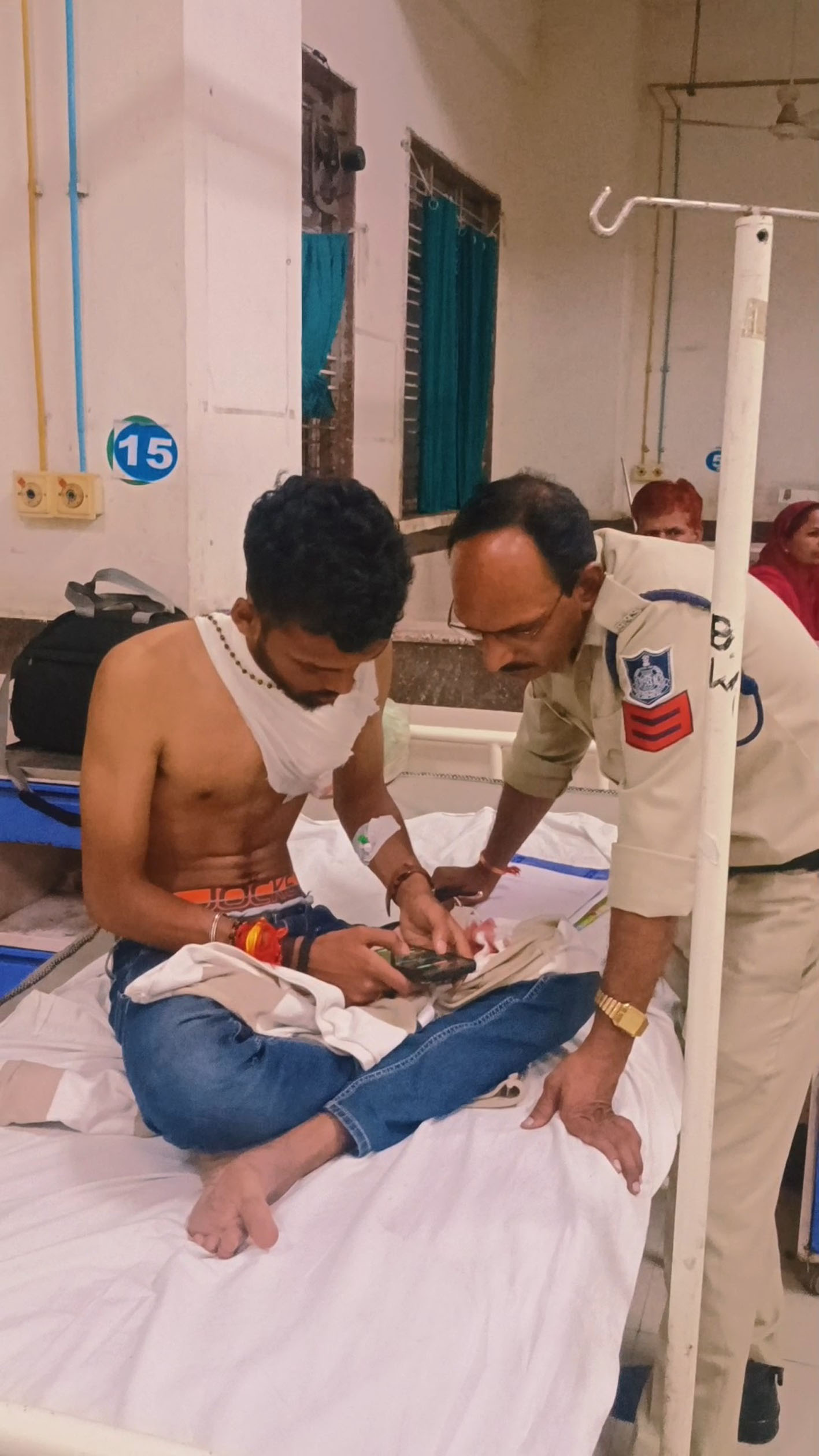 ujjain, Crazy criminal, stabbed two people