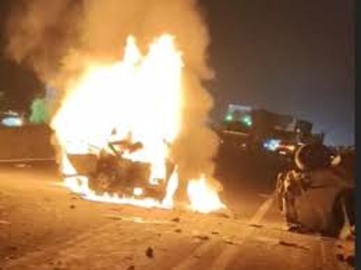 mahoo, Two cars caught fire , Indore-Khalghat highway