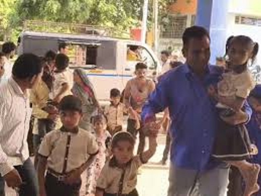 khargon, School bus overturns, Bhikangaon 