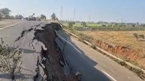 bhopal, 100 meters , road caved 