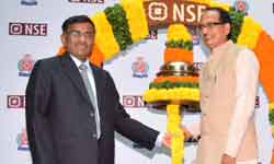 मुख्यमंत्री शिवराज ने घंटा बजाकर जारी किया इंदौर नगर निगम का  बॉण्ड