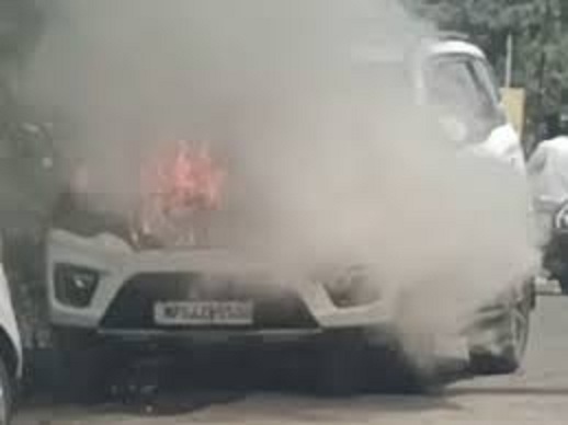 bhopal,   parked car , caught fire 