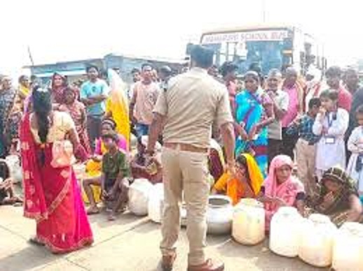 Dindori , Villagers upset over, water shortage  