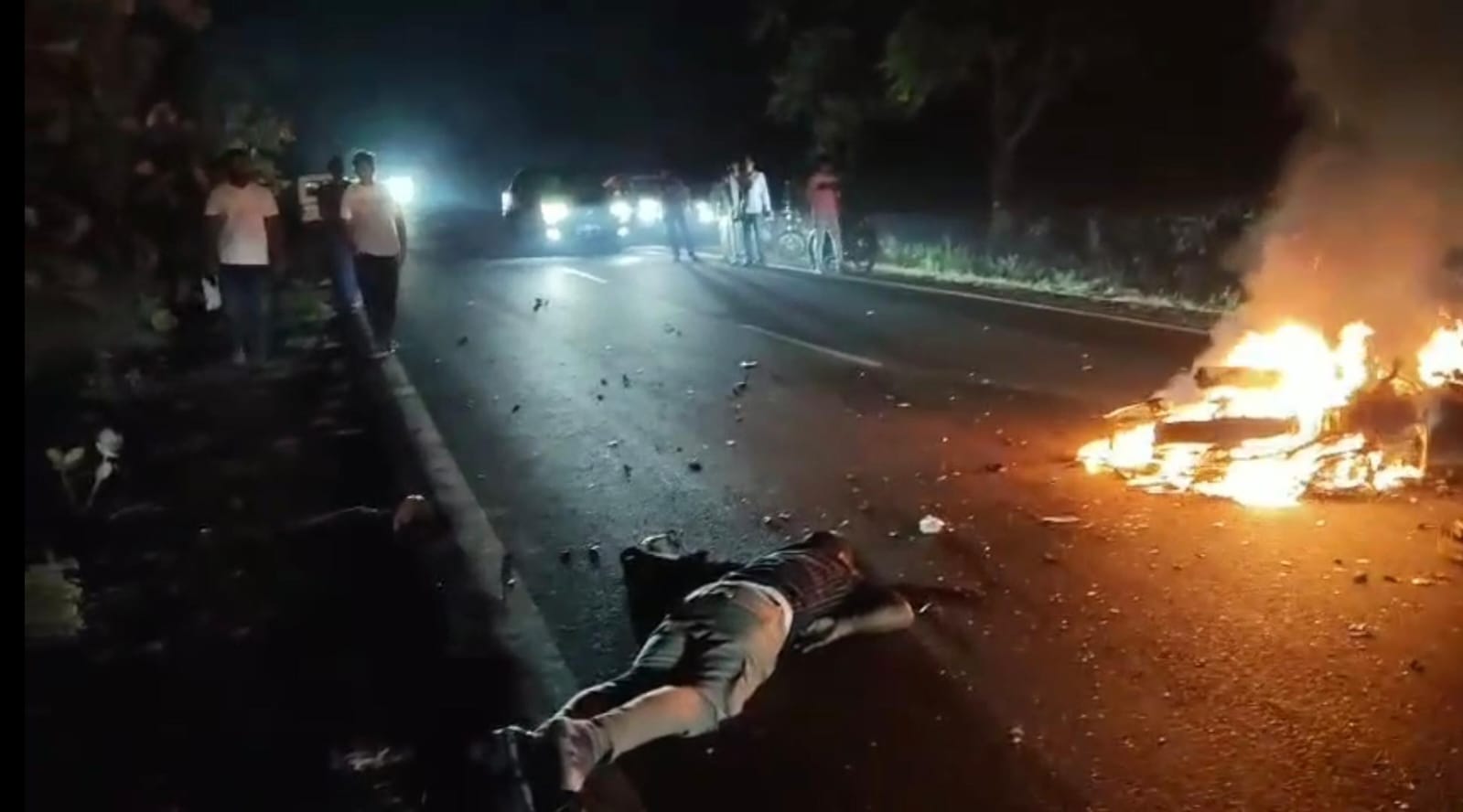 damoh, Motorcycle catches fire, driver dies tragically
