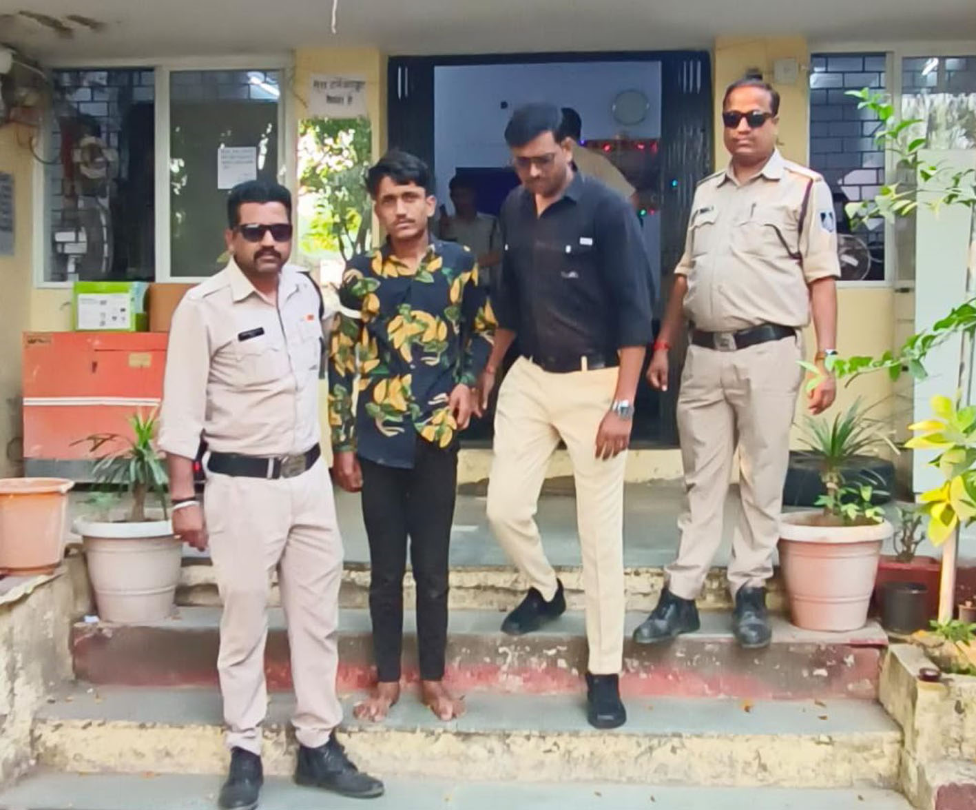 ujjain,   young man died , bursting firecrackers