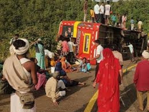 badwani, Bus carrying devotees , Narmada Parikrama 