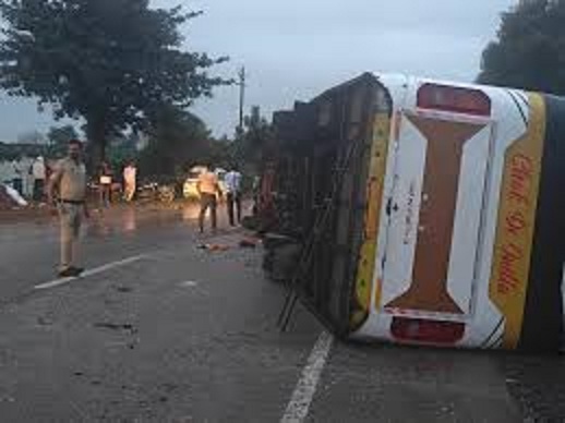 badwani,   passengers overturns , highway 