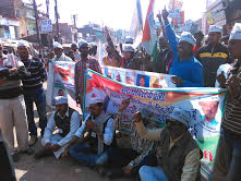 मुख्यमंत्री को रोककर जिला  प्रशासन की खोली पोल