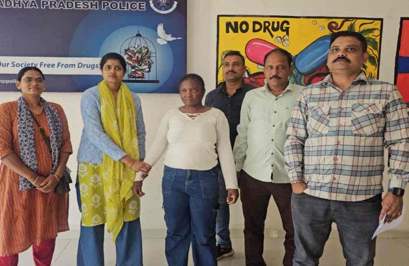 indore, African woman,  cocaine