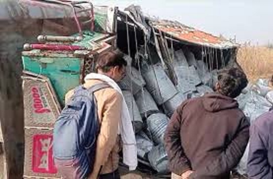 guna, 3 youths killed , car-truck collision