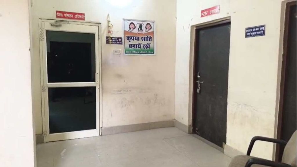 Bhind , Transport officer ,  reins ,  peon , RTO