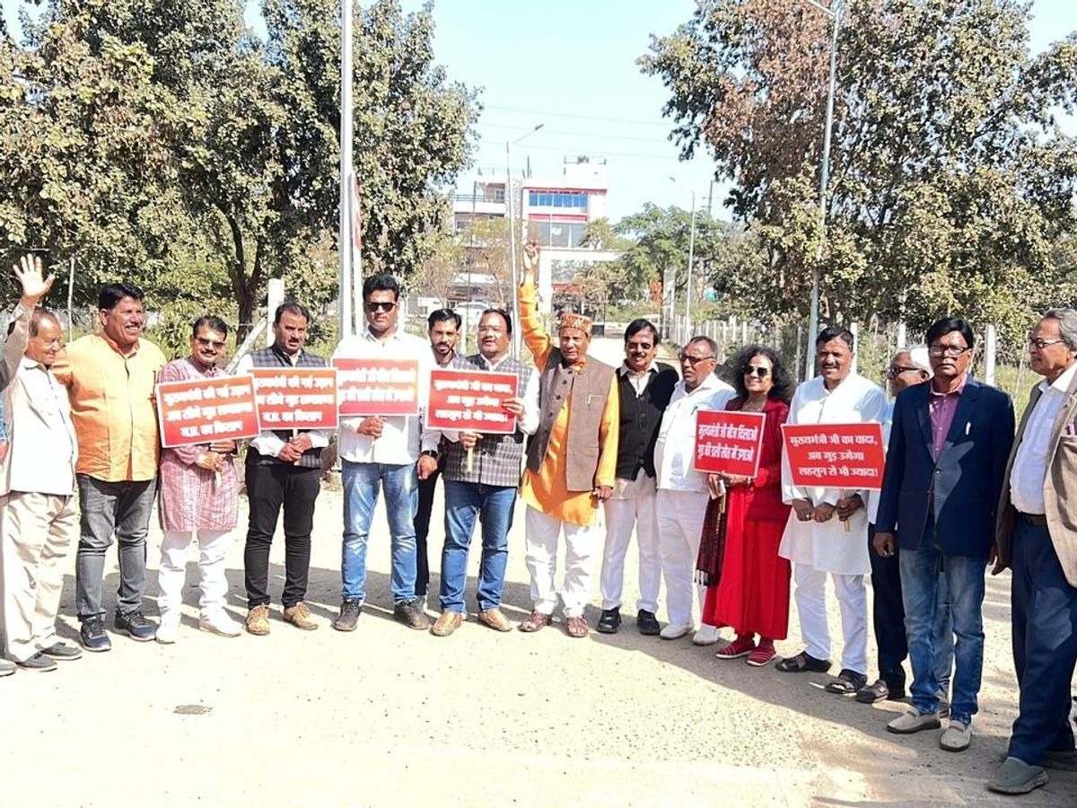 Neemuch, Congress staged , unique protest , memorandum , CM