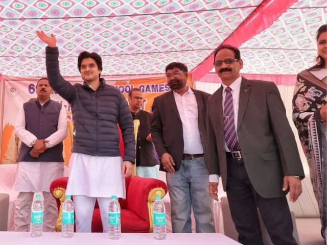 Mahaaryaman Scindia , injured , during Shivpuri tour