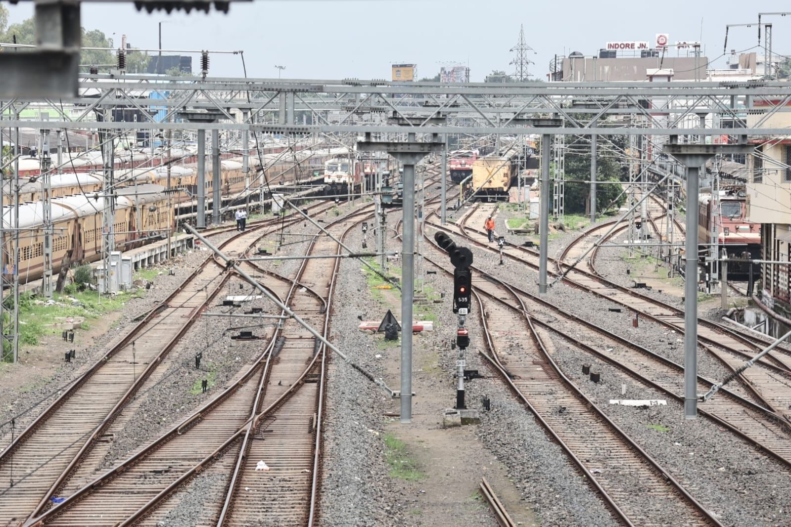  Work ,  Manmad-Indore ,  rail line,  begins i, MP