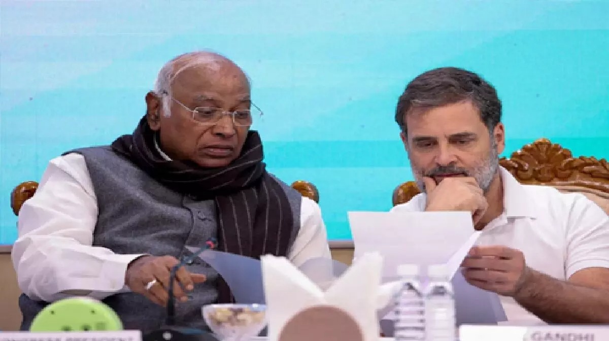 Congress, brainstorms, Kerala-Bengal .election strategy