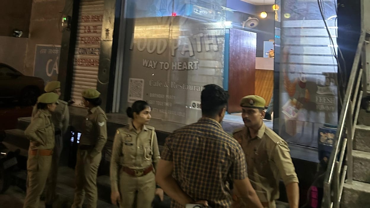 Hookah bar raided in Bilaspur, manager and three others arrested