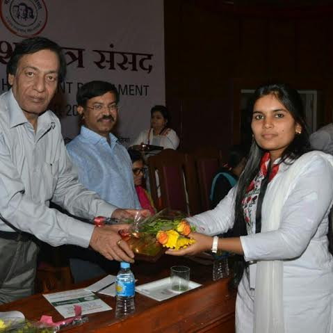 सबसे कम उम्र की सरपंच मोना कौरव