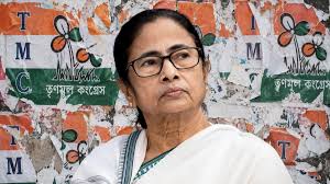  TMC , BJP workers , Kolkata airport; three TMC bank accounts , frozen.