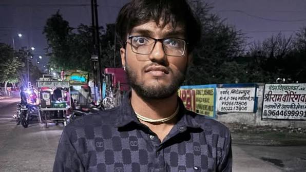 Extorted money , students ,  selling fake NEET papers