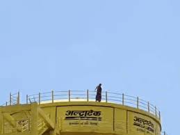 Couple,  threats, climbs water tank with children , Rajgarh Collectorate.