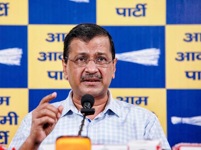 Kejriwal attacks Centre , ethanol-blended petrol