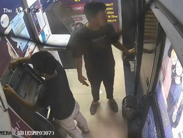 ATM shutter-tampering gang, Bhopal, engineering student