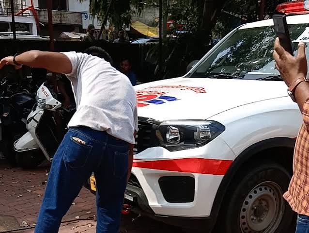 Dial-112 , vehicle pelted ,  Rewa, police custody