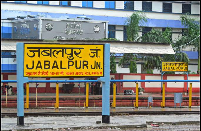 Woman ,abducting ,girl ,Jabalpur,child recovered , railway station