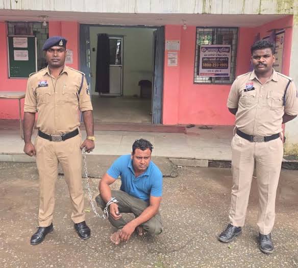 absconding in , CHP Chowk violence case arrested , Raigarh