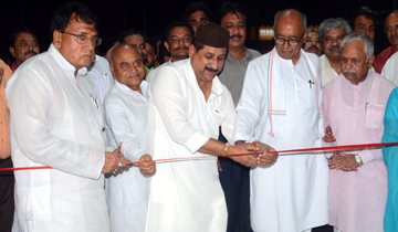 पूर्व मुख्यमंत्री श्री दिग्विजय सिंह