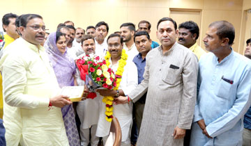 पंचायत एवं ग्रामीण विकास मंत्री श्री कमलेश्वर पटेल