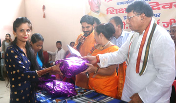 जनसम्पर्क मंत्री श्री पी.सी. शर्मा