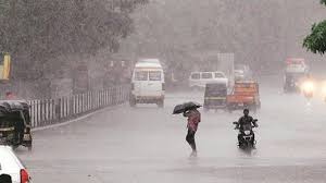 लगातार बारिश से नाले उफान पर