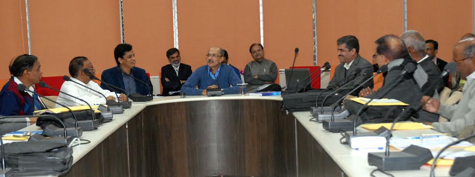 समर्पण और जिम्मेदारी से करें चुनावकार्य