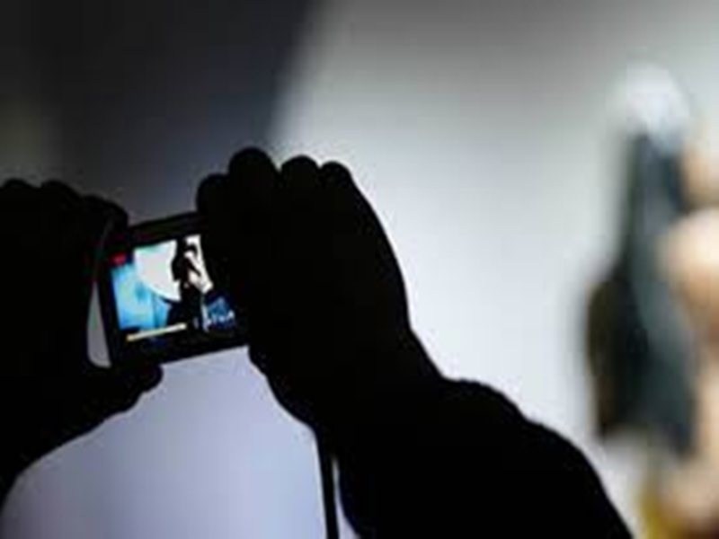 ब्लैकमेलिंग