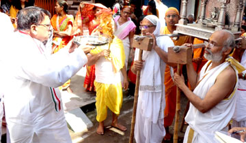 जनसंपर्क मंत्री  शर्मा