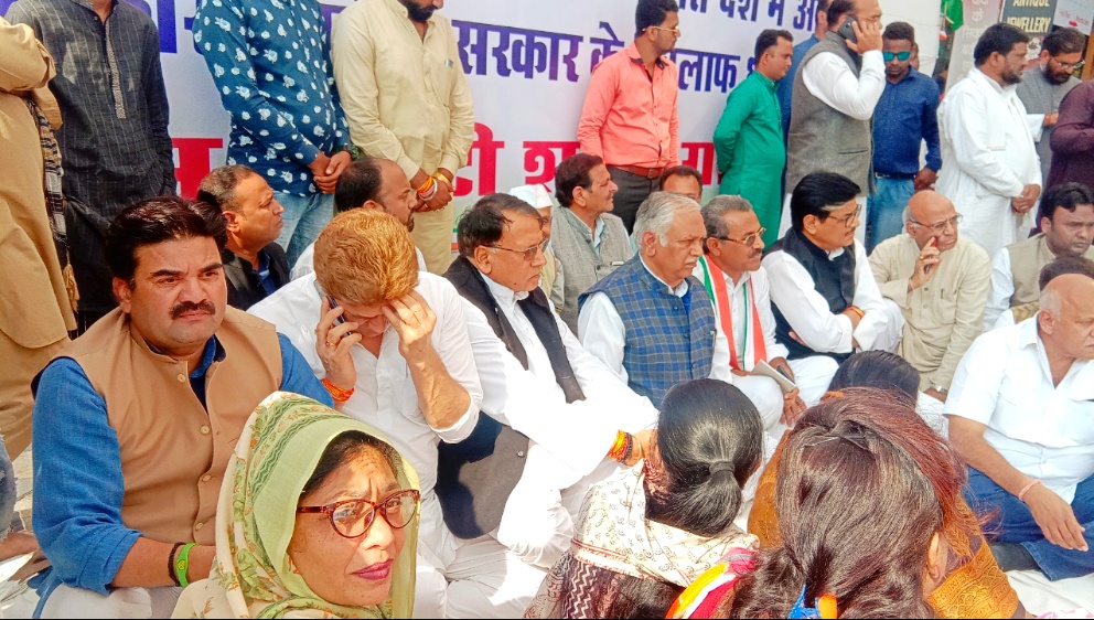 bhopal, Congress, staged protest, Center