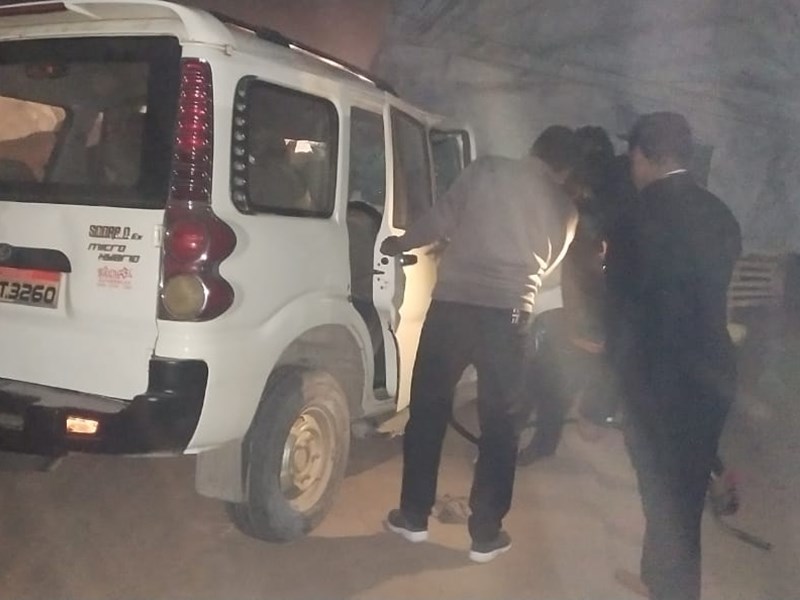 satna, high speed car, roadside truck, accident