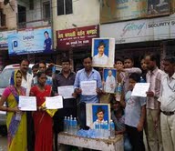 पानी के लिए कांग्रेस ने बांटा  पानी