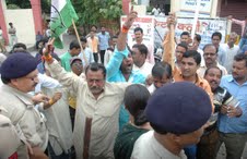 पंडित श्यामा प्रसाद मुखर्जी की मूर्ति के अनावरण पर हंगामा