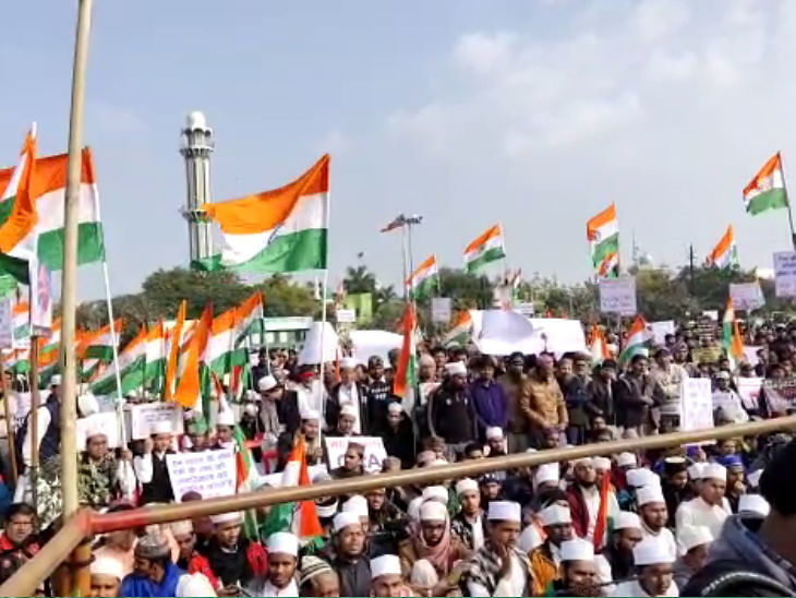 Indore, People come out streets, protest against CAA