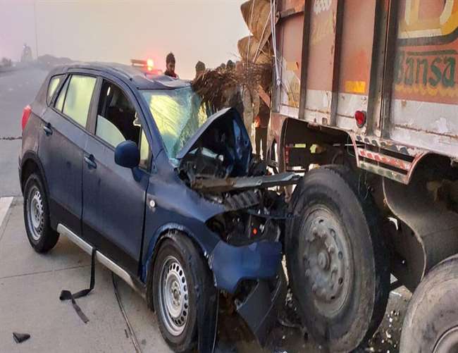 chattapur, Car collided, truck , dense fog, four killed