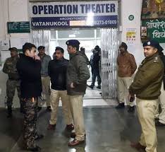 ujjain, Three rewarded crooks, injured, police encounter 