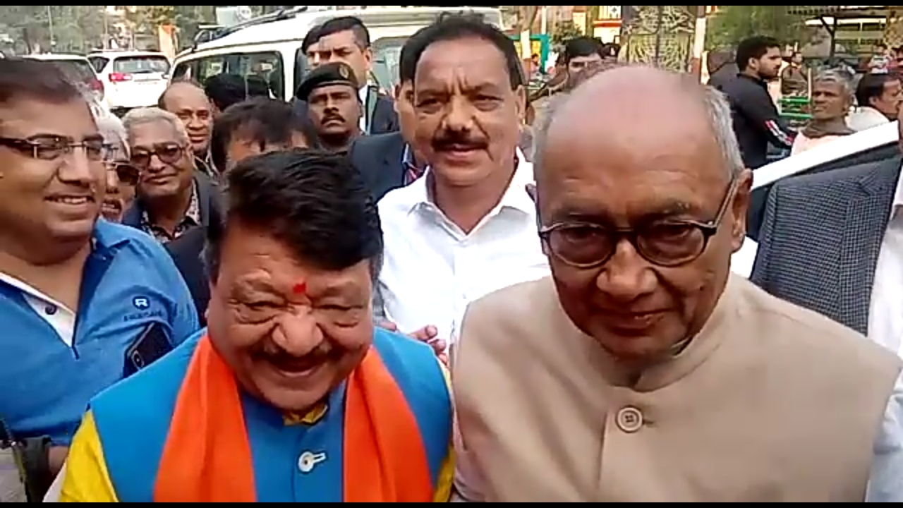 indore,Digvijay and Kailash, hugged each other, Sankranti