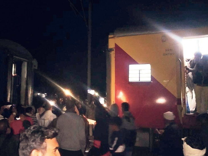 harda, 7 coaches, broken train coupling, Punjab Mail