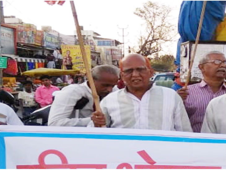 indore, Communist Party worker, committing suicide, undergoing treatment