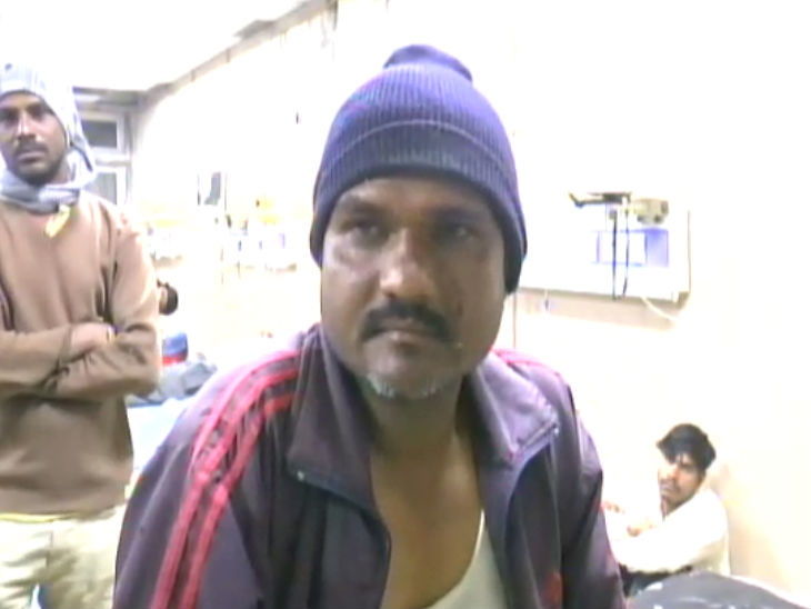 indore,Smash , Catering Operator, putting chilli powder