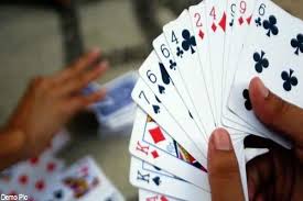 dhaar, 8 people ,arrested for gambling